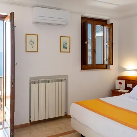 Li Galli Πανσιόν 4*