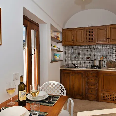 Li Galli 4*